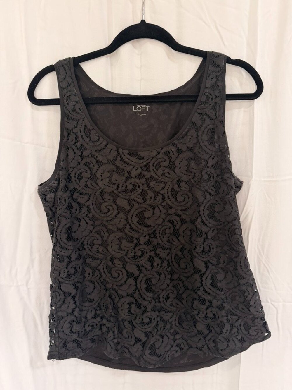 LOFT Black Lace Shell Top | Size M | Good Condition